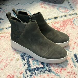 Tom’s Wedge Sneaker